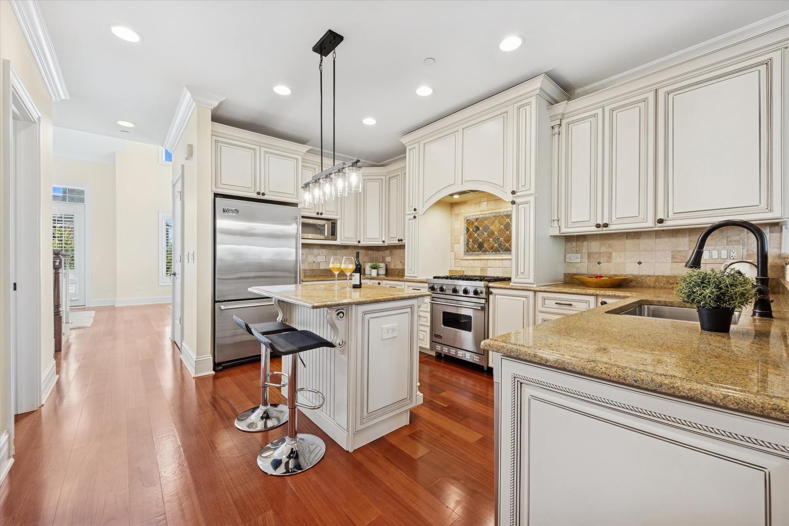 80 W Kennedy Lane #304, Hinsdale, IL 60521