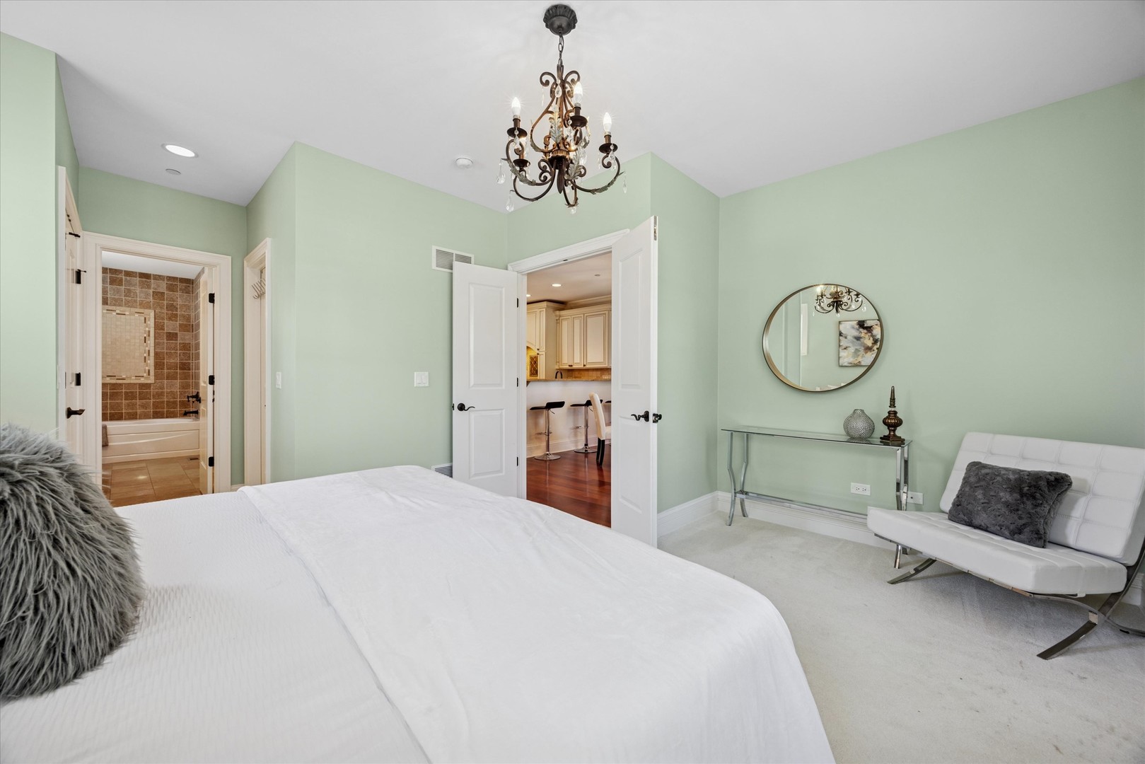 80 W Kennedy Lane #304, Hinsdale, IL 60521