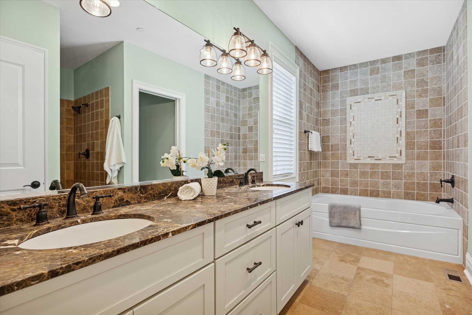 80 W Kennedy Lane #304, Hinsdale, IL 60521