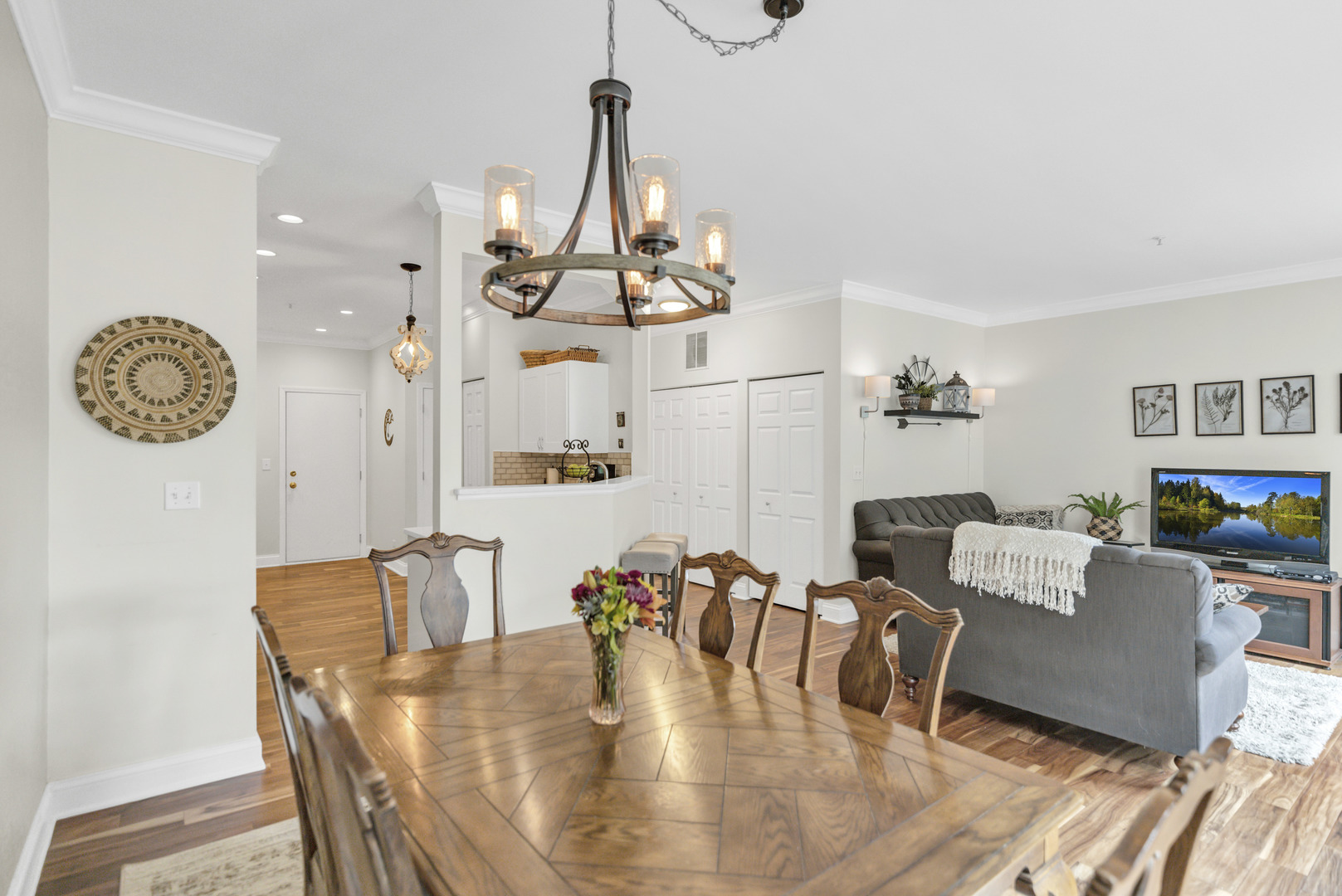 730 Stuarts Drive #730, St. Charles, IL 60174