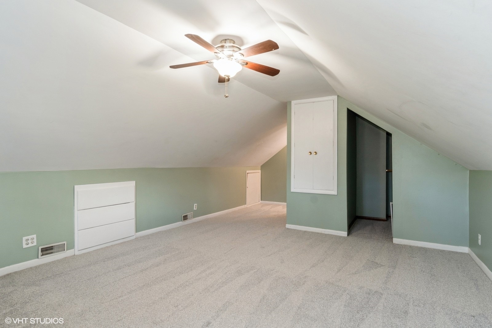 220 S Linden Avenue, Westmont, IL 60559