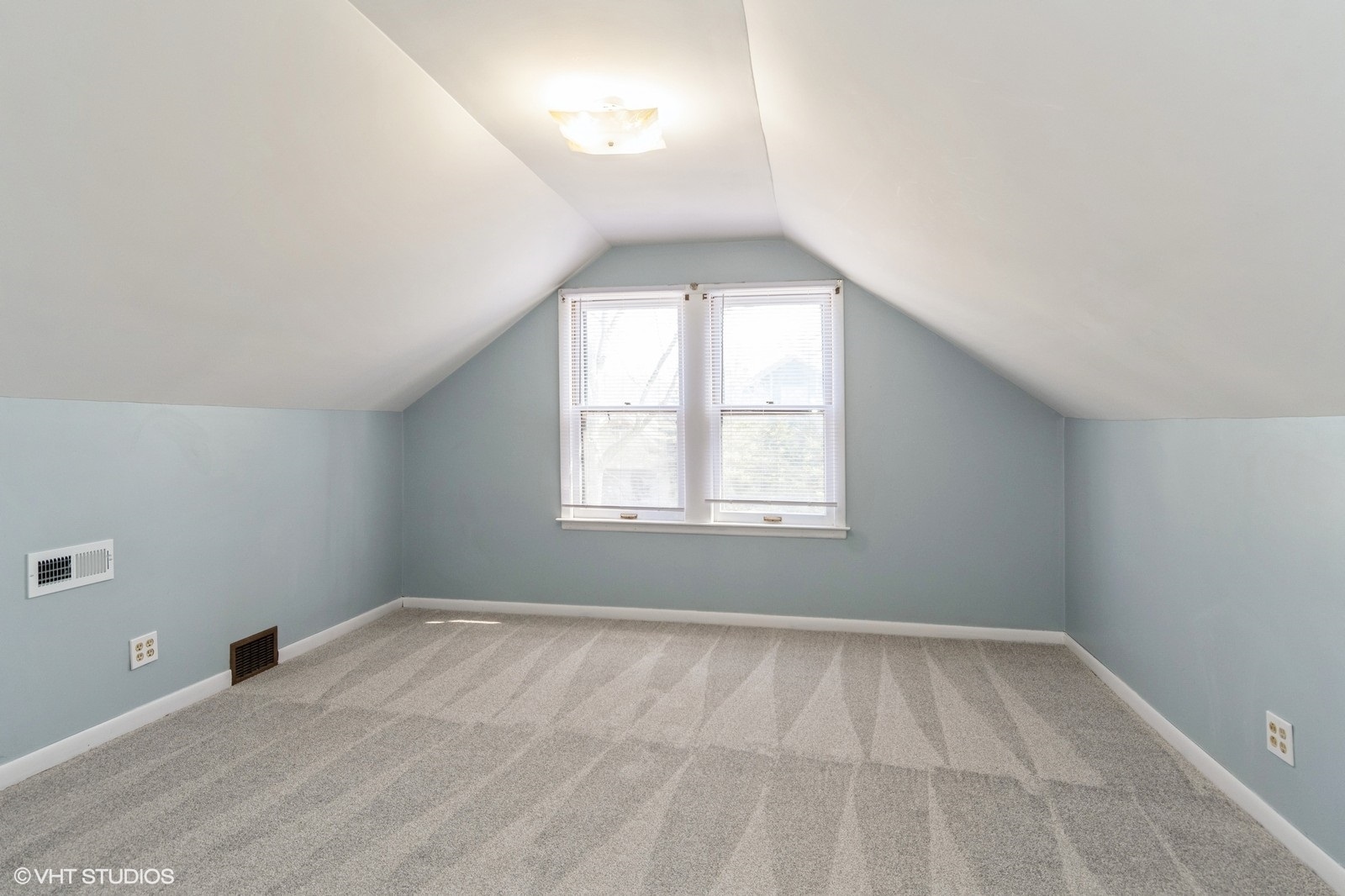 220 S Linden Avenue, Westmont, IL 60559