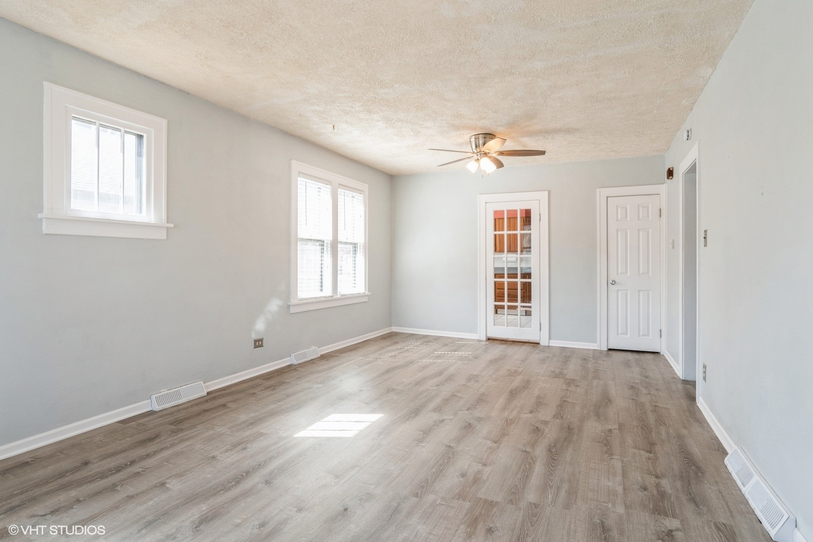 220 S Linden Avenue, Westmont, IL 60559