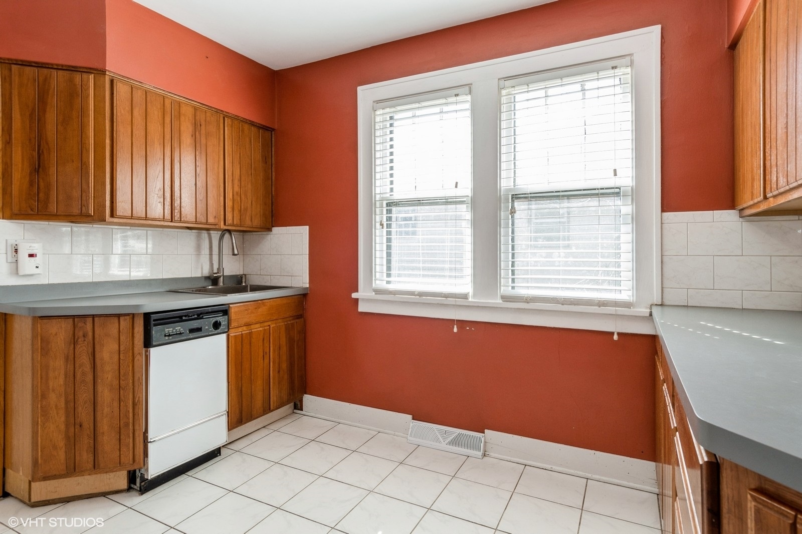 220 S Linden Avenue, Westmont, IL 60559