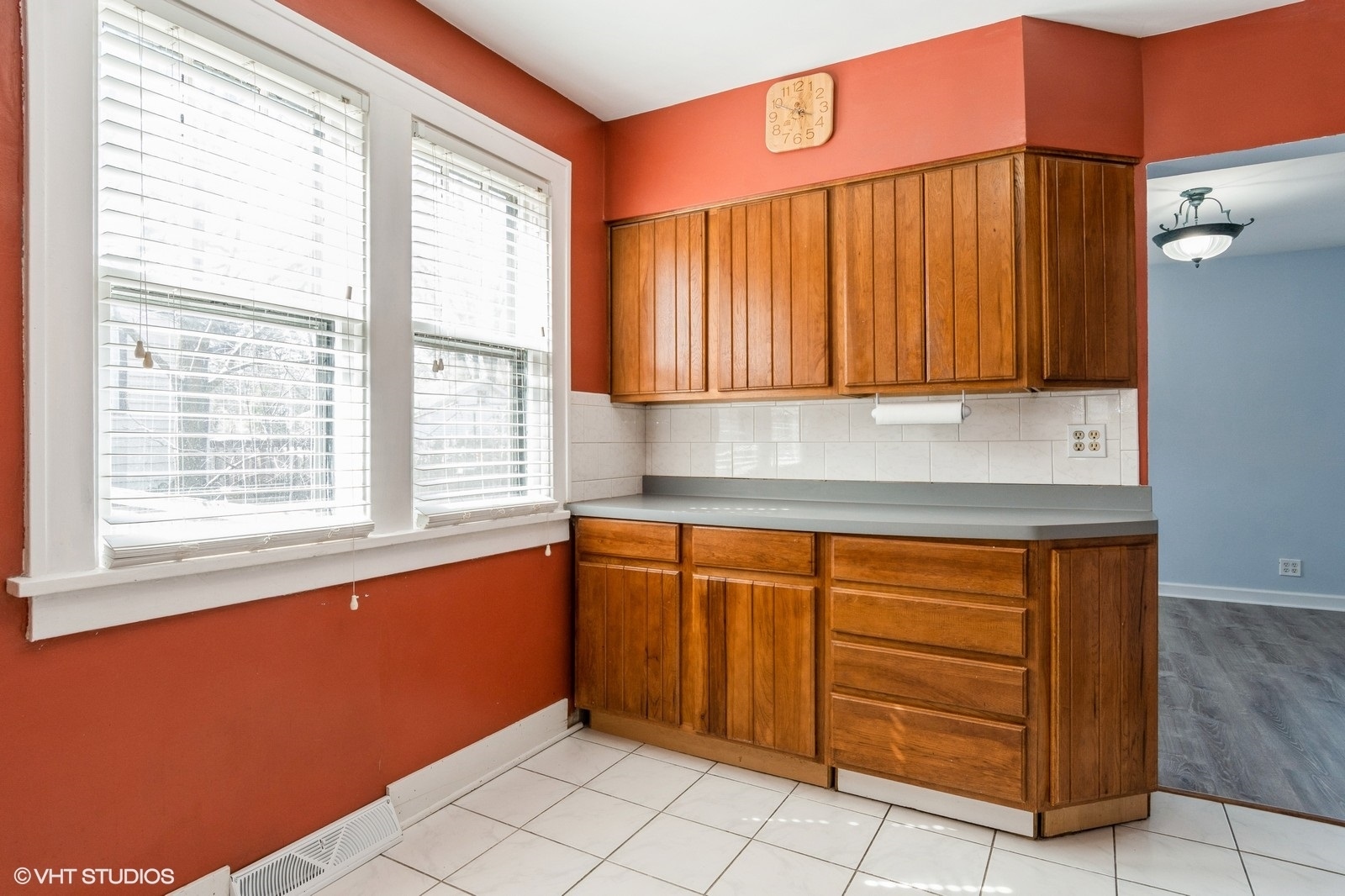 220 S Linden Avenue, Westmont, IL 60559