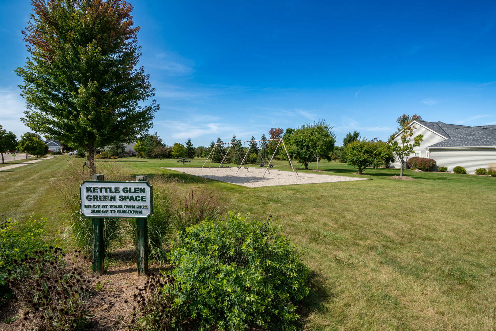 636 Cherrywood Drive, Waterford, WI 53185