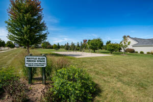 636 Cherrywood Drive, Waterford, WI 53185