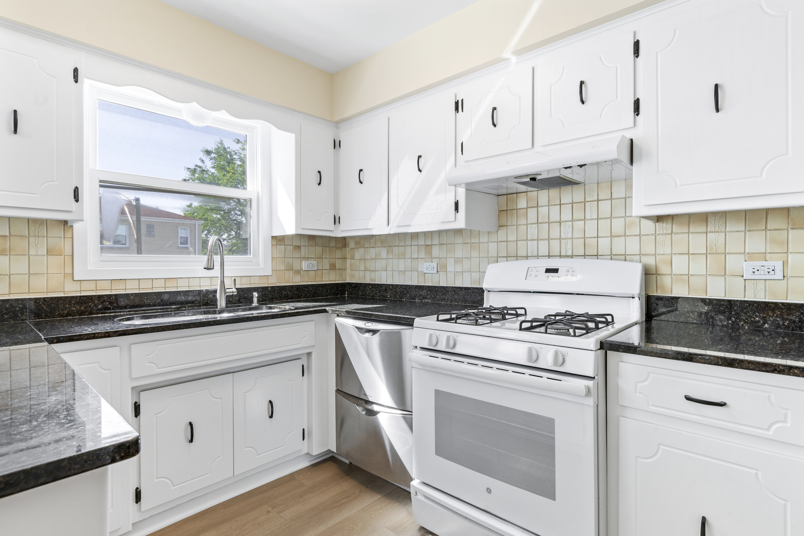 6617 N Northwest Highway #3, Chicago, IL 60631