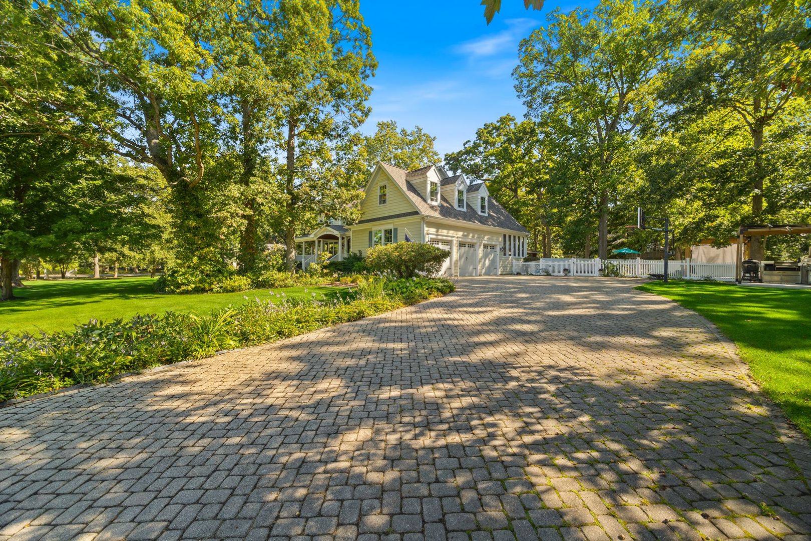 27w773 Beecher Avenue, Winfield, IL 60190