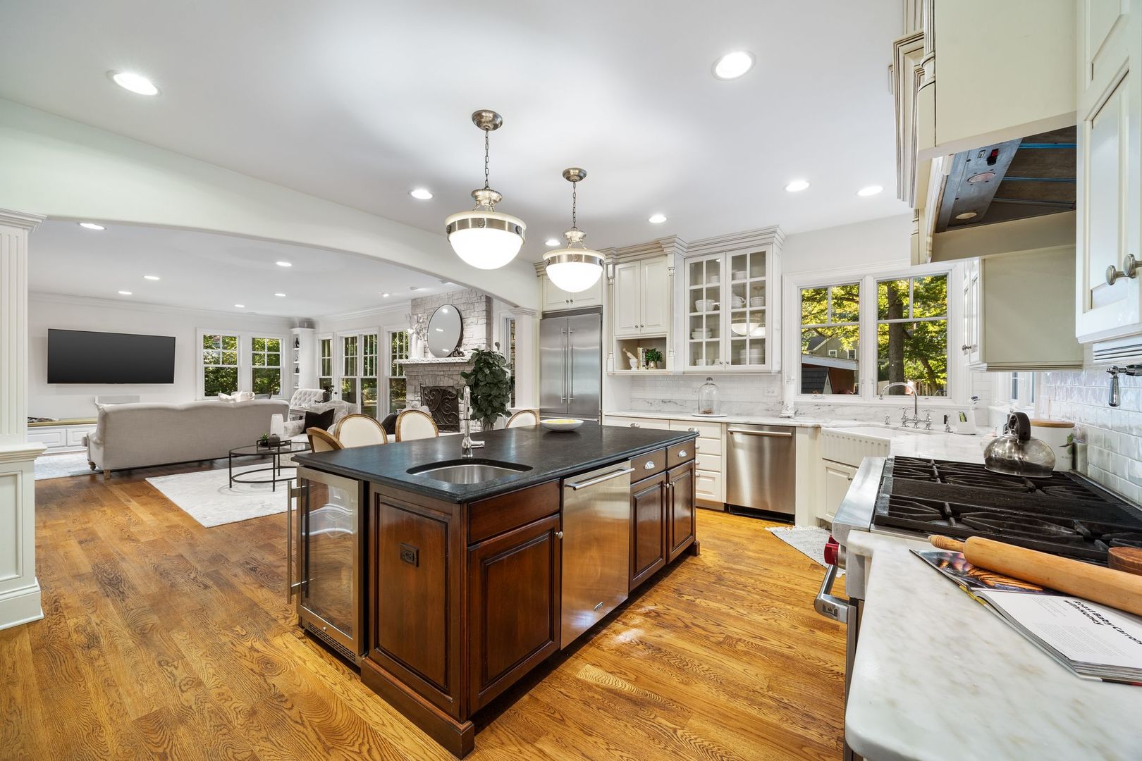 27w773 Beecher Avenue, Winfield, IL 60190