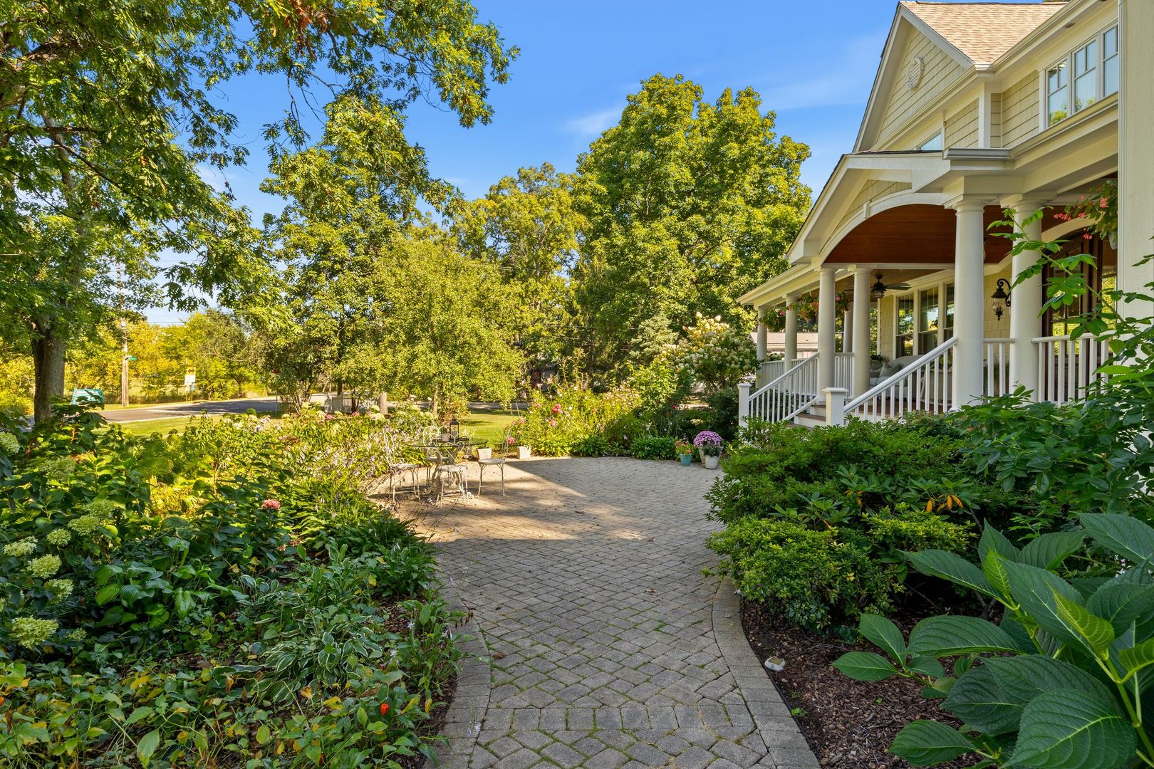 27w773 Beecher Avenue, Winfield, IL 60190