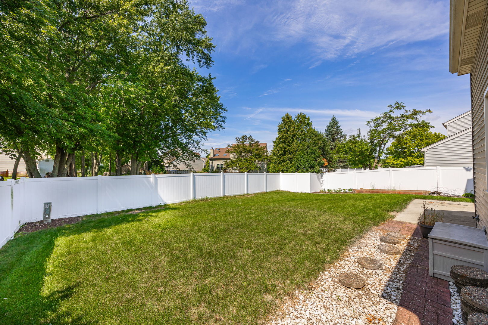 703 Avondale Lane, Aurora, IL 60504