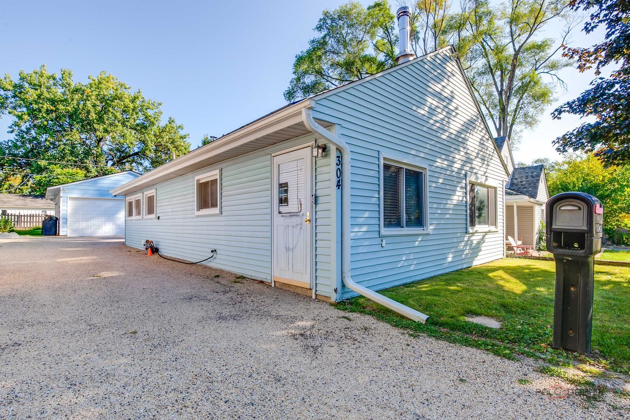 304 E Willow Drive, Round Lake Park, IL 60073