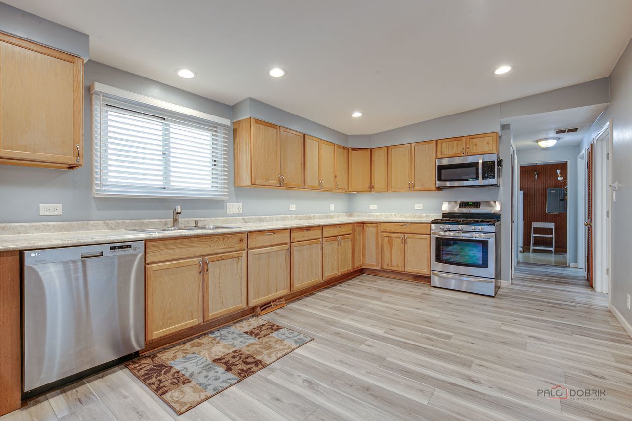 304 E Willow Drive, Round Lake Park, IL 60073