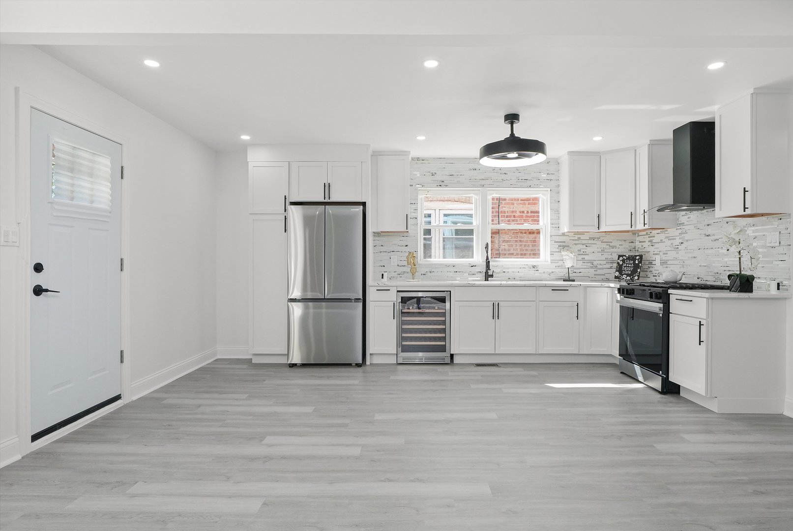 7120 S Lawndale Avenue, Chicago, IL 60629