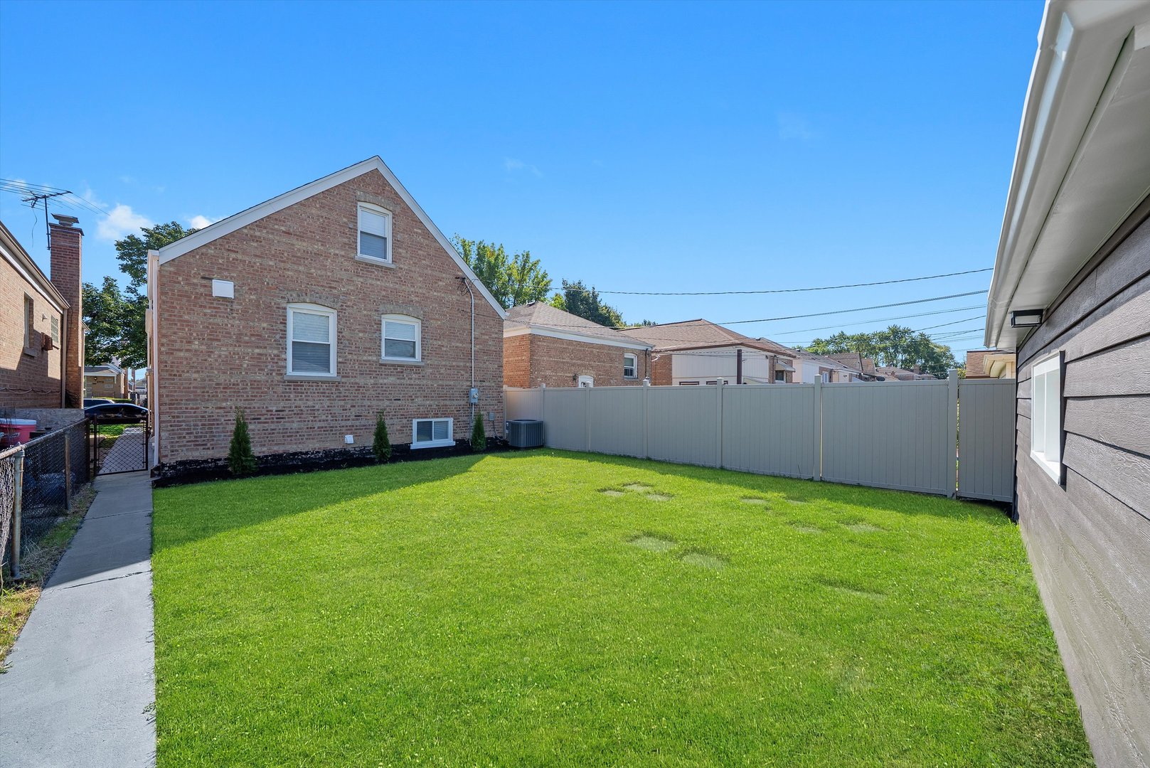 7120 S Lawndale Avenue, Chicago, IL 60629