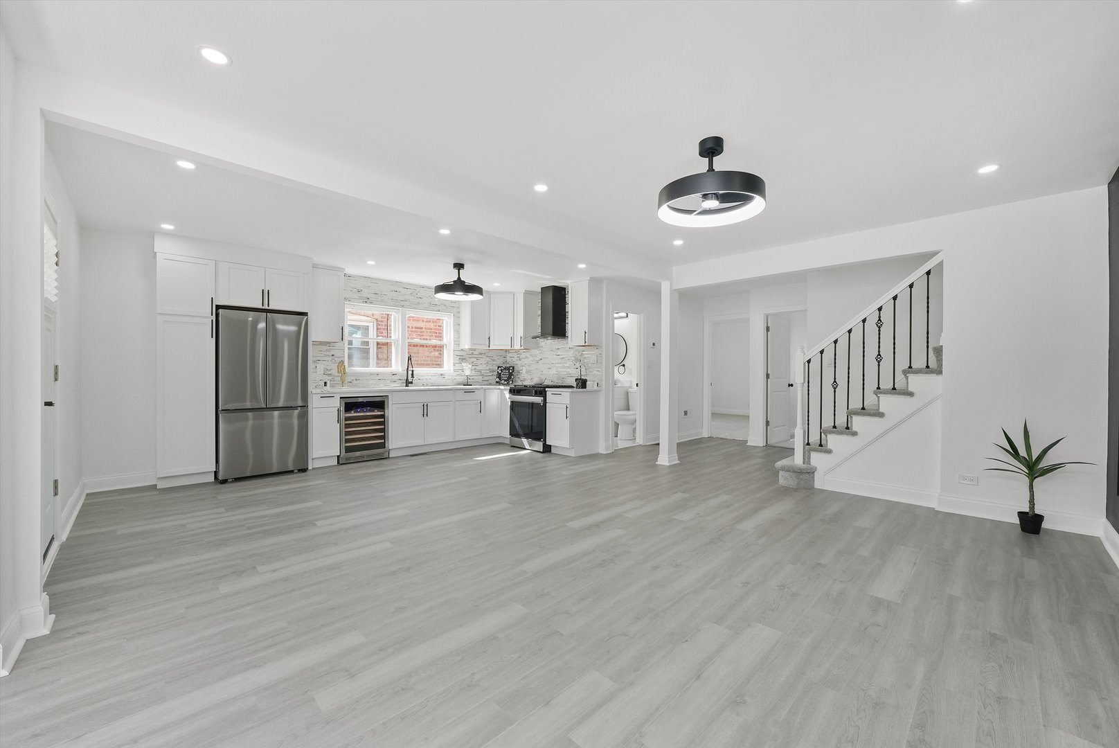 7120 S Lawndale Avenue, Chicago, IL 60629