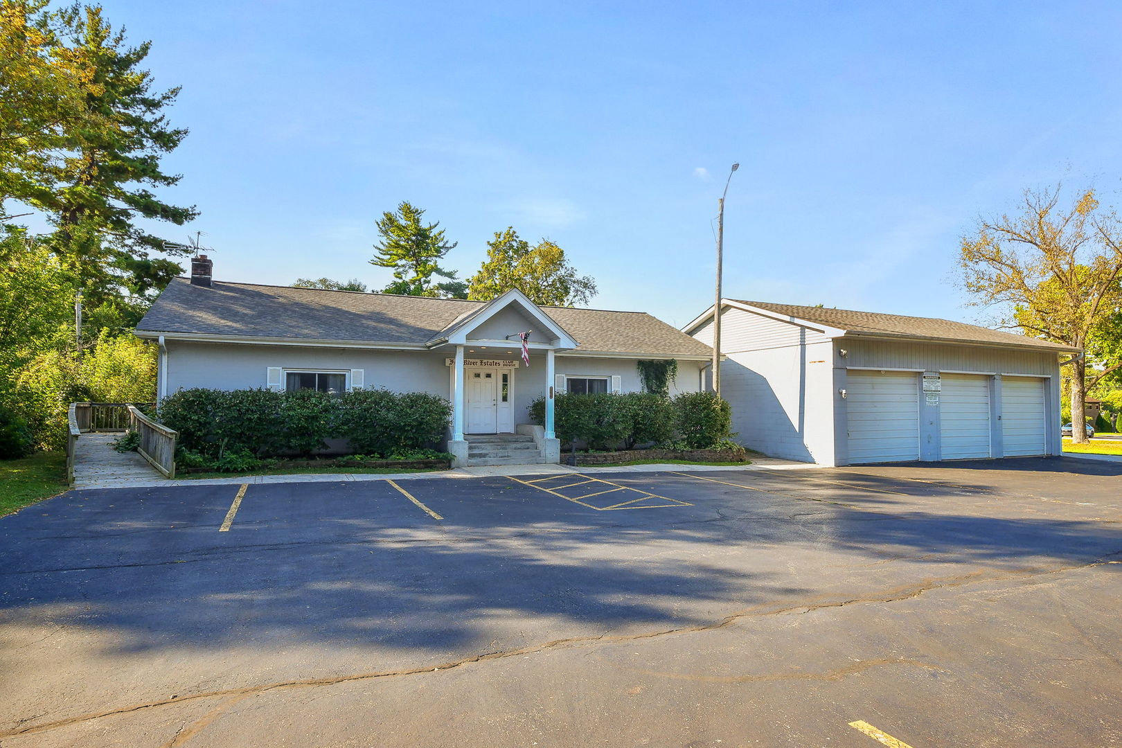 35W486 Fox River Drive, St. Charles, IL 60174