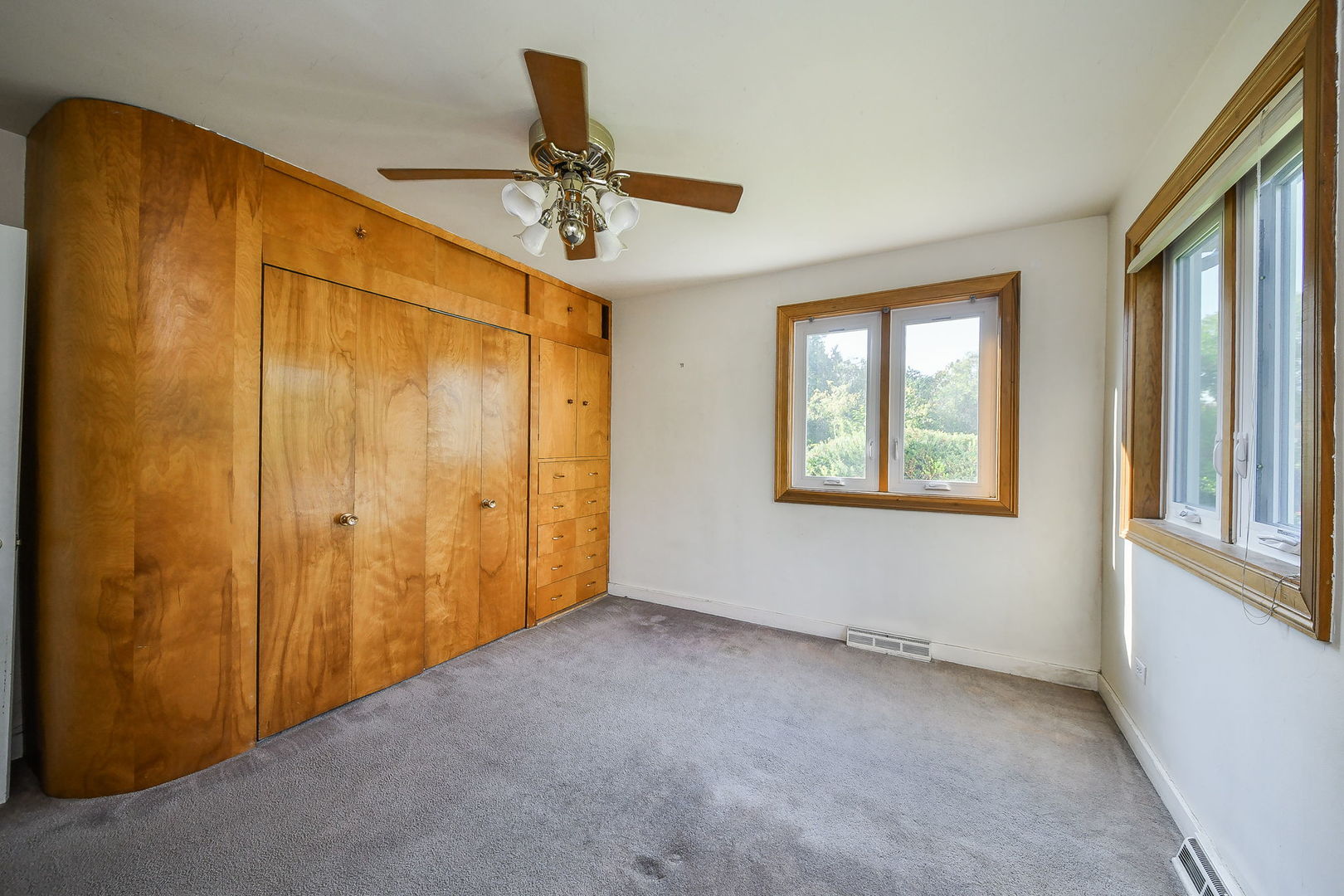 35W486 Fox River Drive, St. Charles, IL 60174
