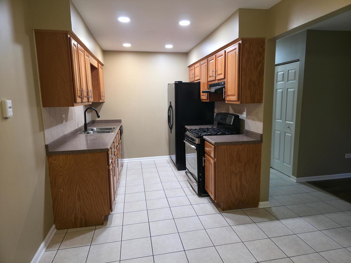 1665 Coach Drive #204, Naperville, IL 60565