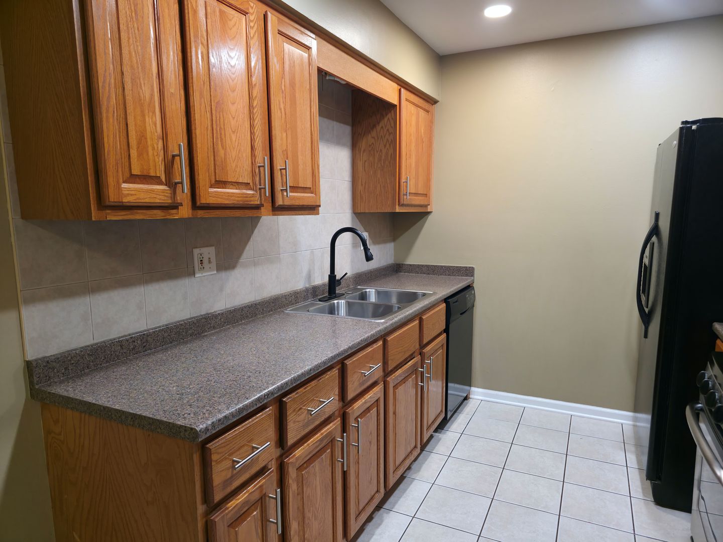 1665 Coach Drive #204, Naperville, IL 60565