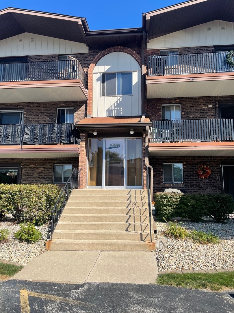 13919 James Drive #903, Crestwood, IL 60418
