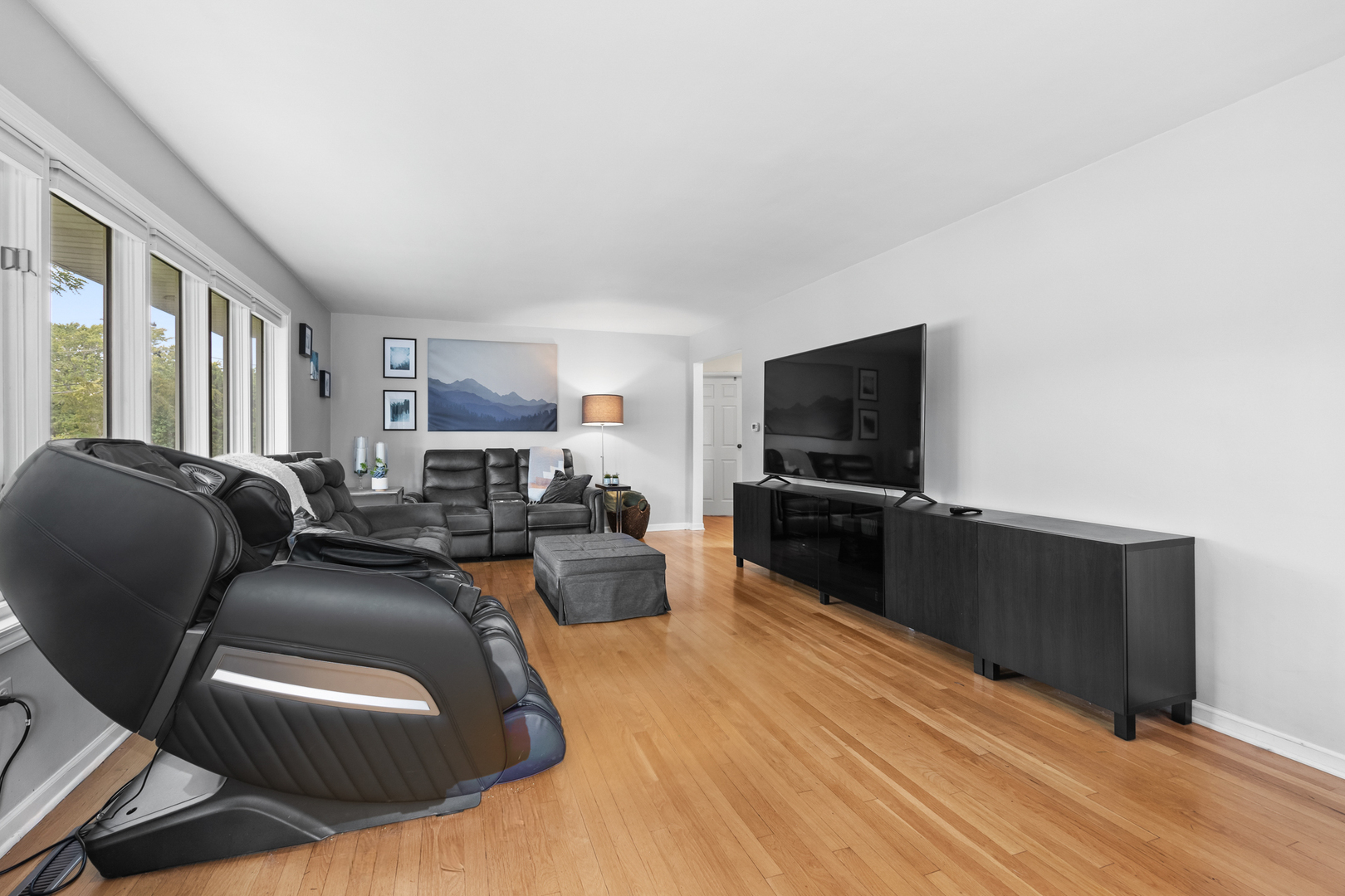 335 S Crescent Avenue, Palatine, IL 60067