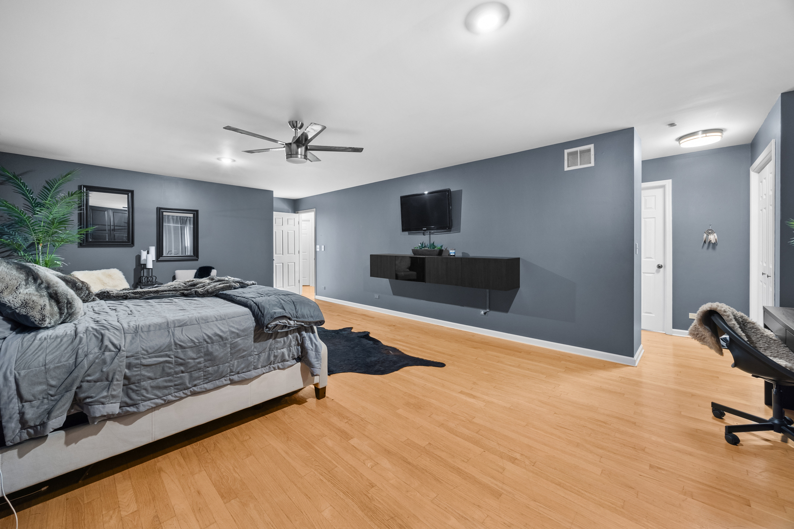 335 S Crescent Avenue, Palatine, IL 60067