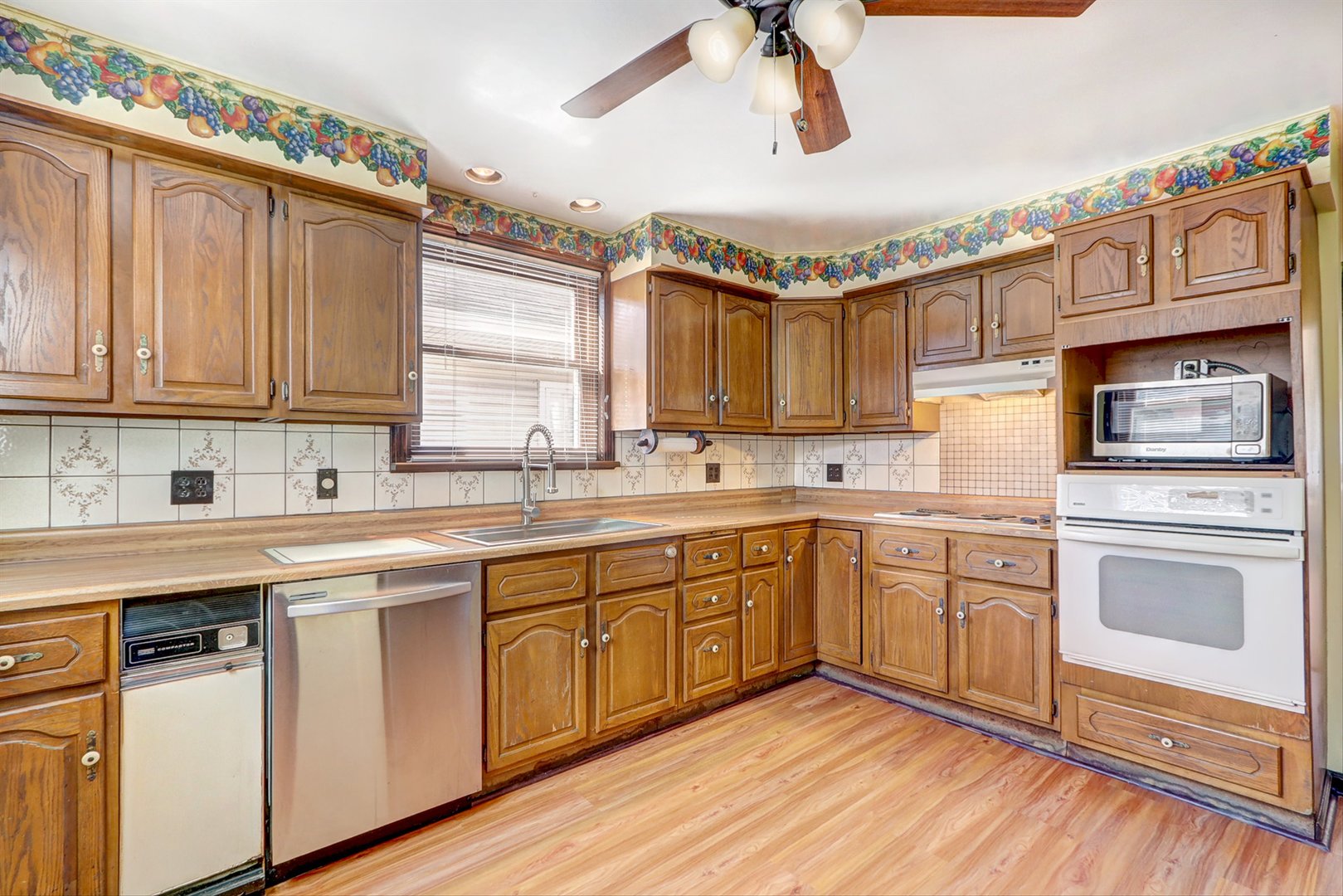 13147 S Brandon Avenue, Chicago, IL 60633