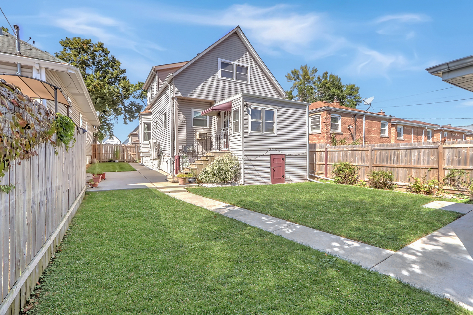 13147 S Brandon Avenue, Chicago, IL 60633