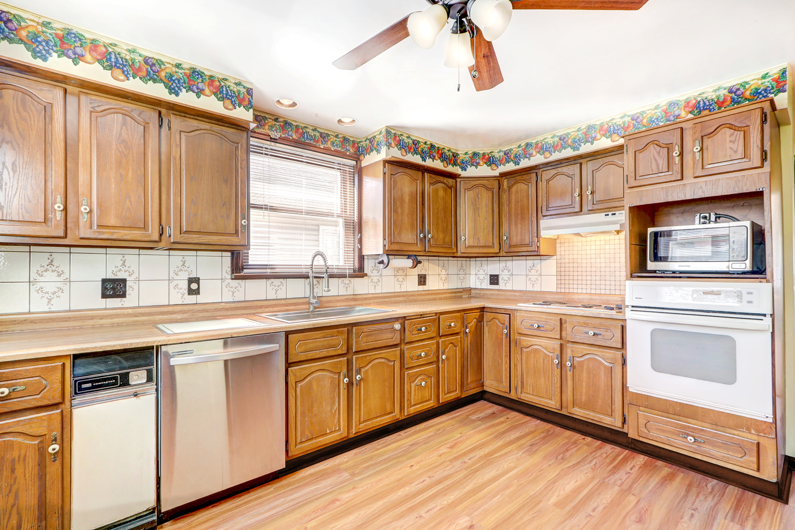 13147 S Brandon Avenue, Chicago, IL 60633