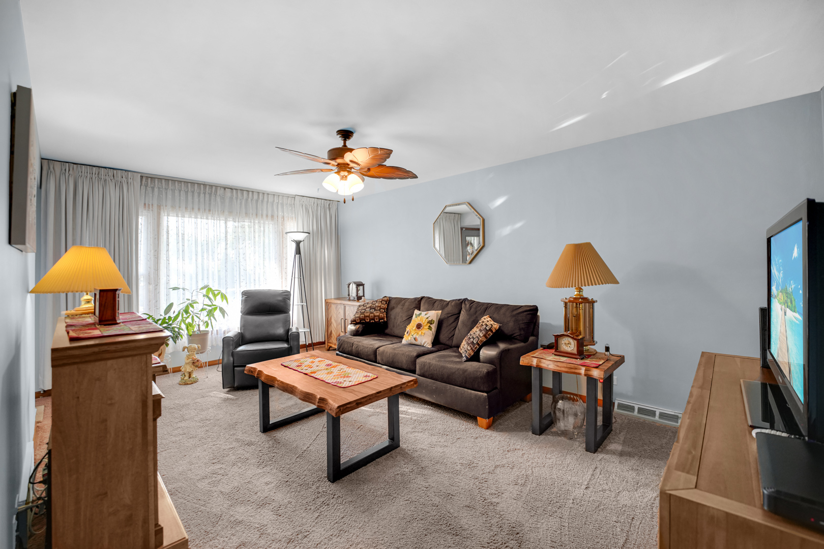 10915 S Mackinaw Avenue, Chicago, IL 60617