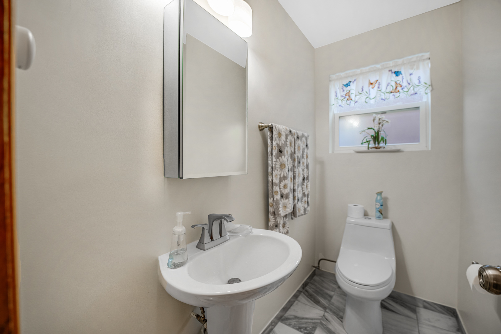 10915 S Mackinaw Avenue, Chicago, IL 60617