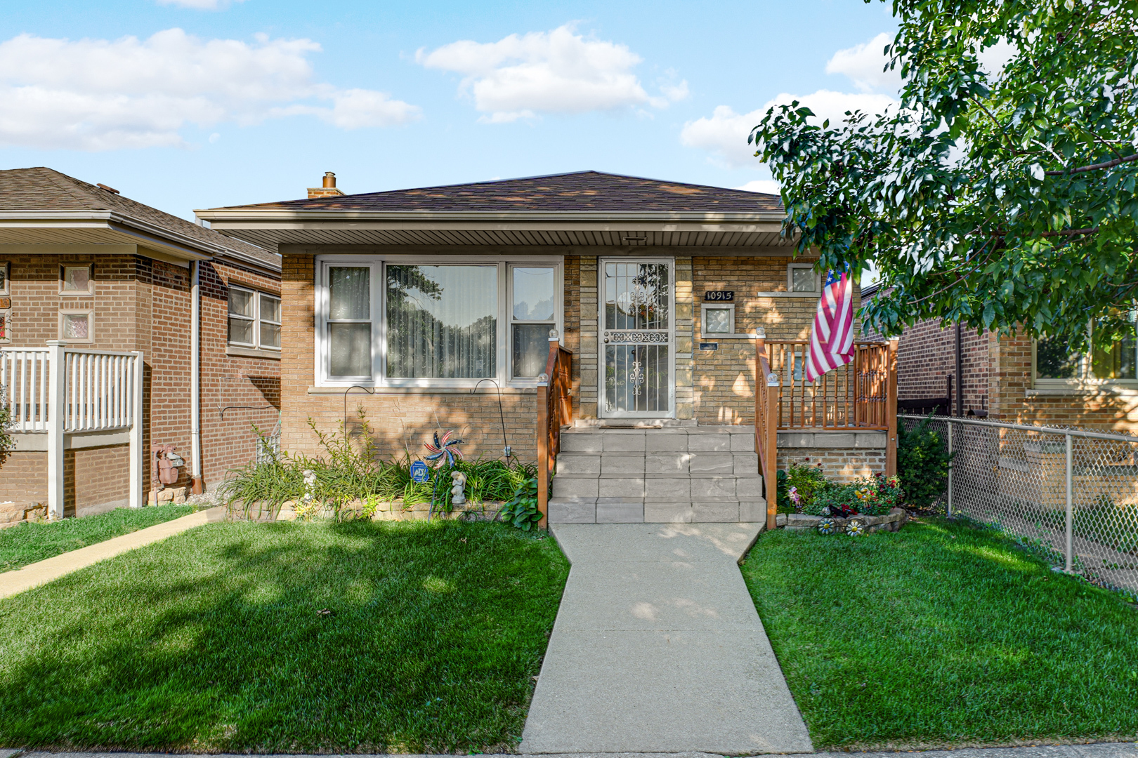 10915 S Mackinaw Avenue, Chicago, IL 60617