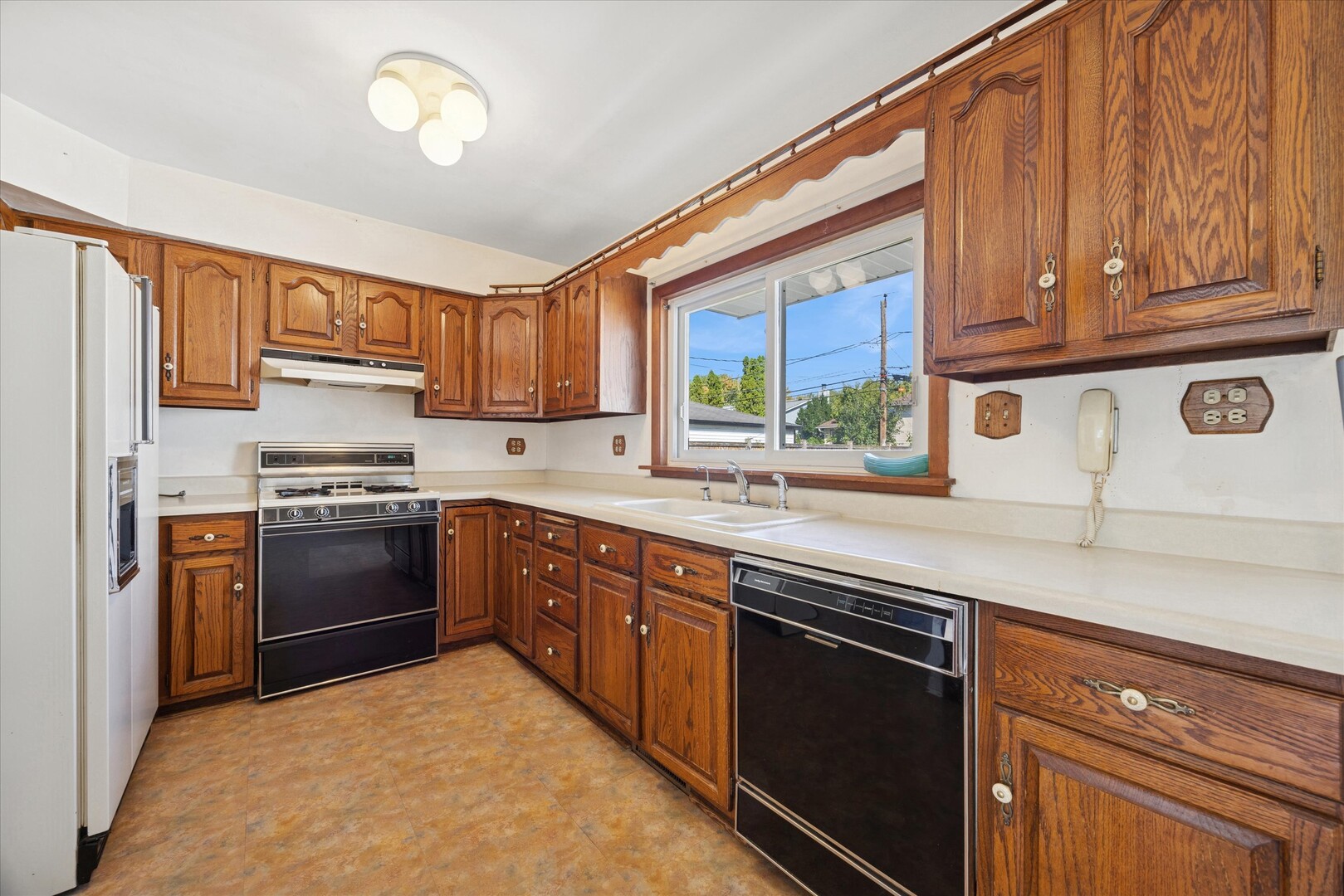 68 W Altgeld Avenue, Glendale Heights, IL 60139
