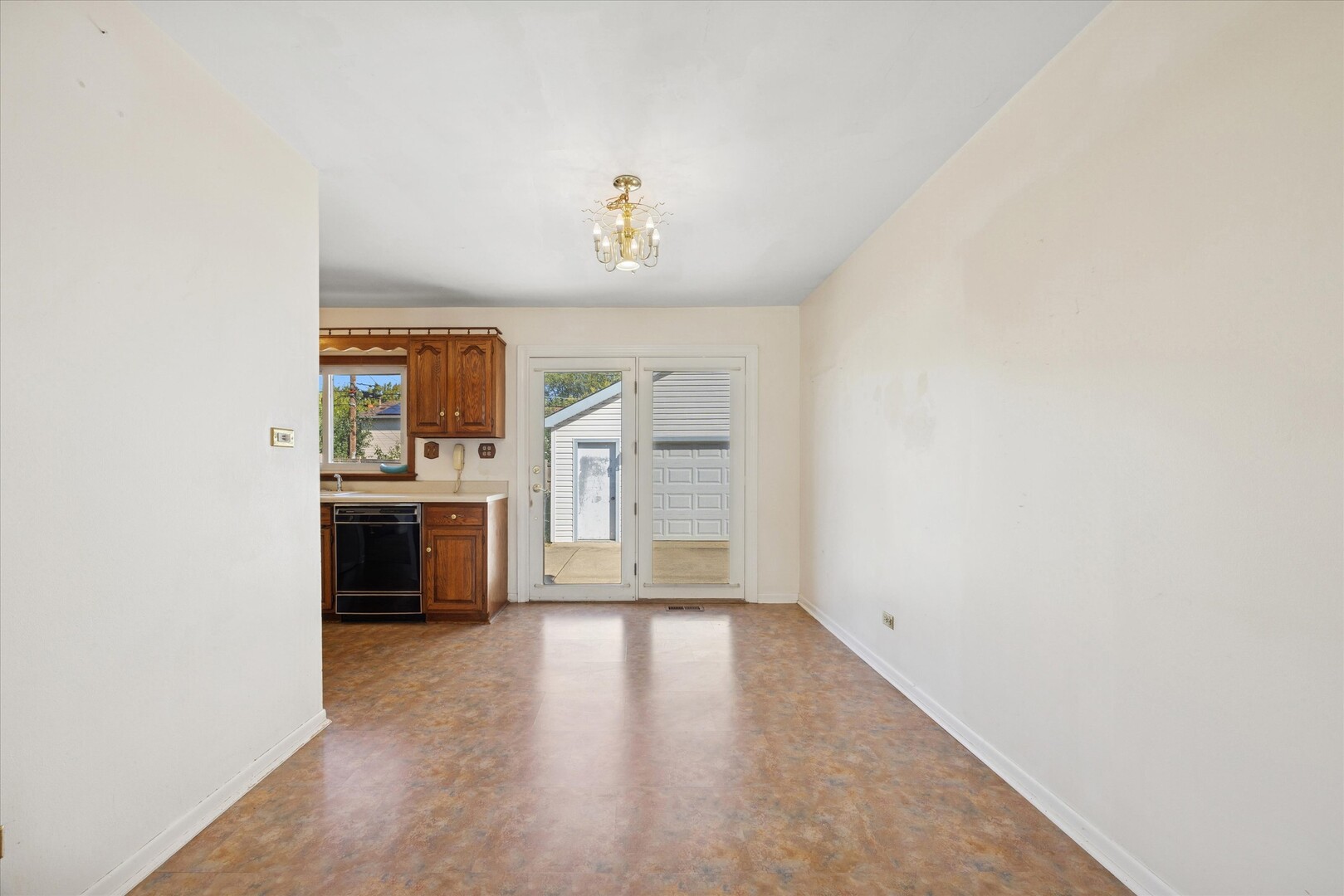 68 W Altgeld Avenue, Glendale Heights, IL 60139