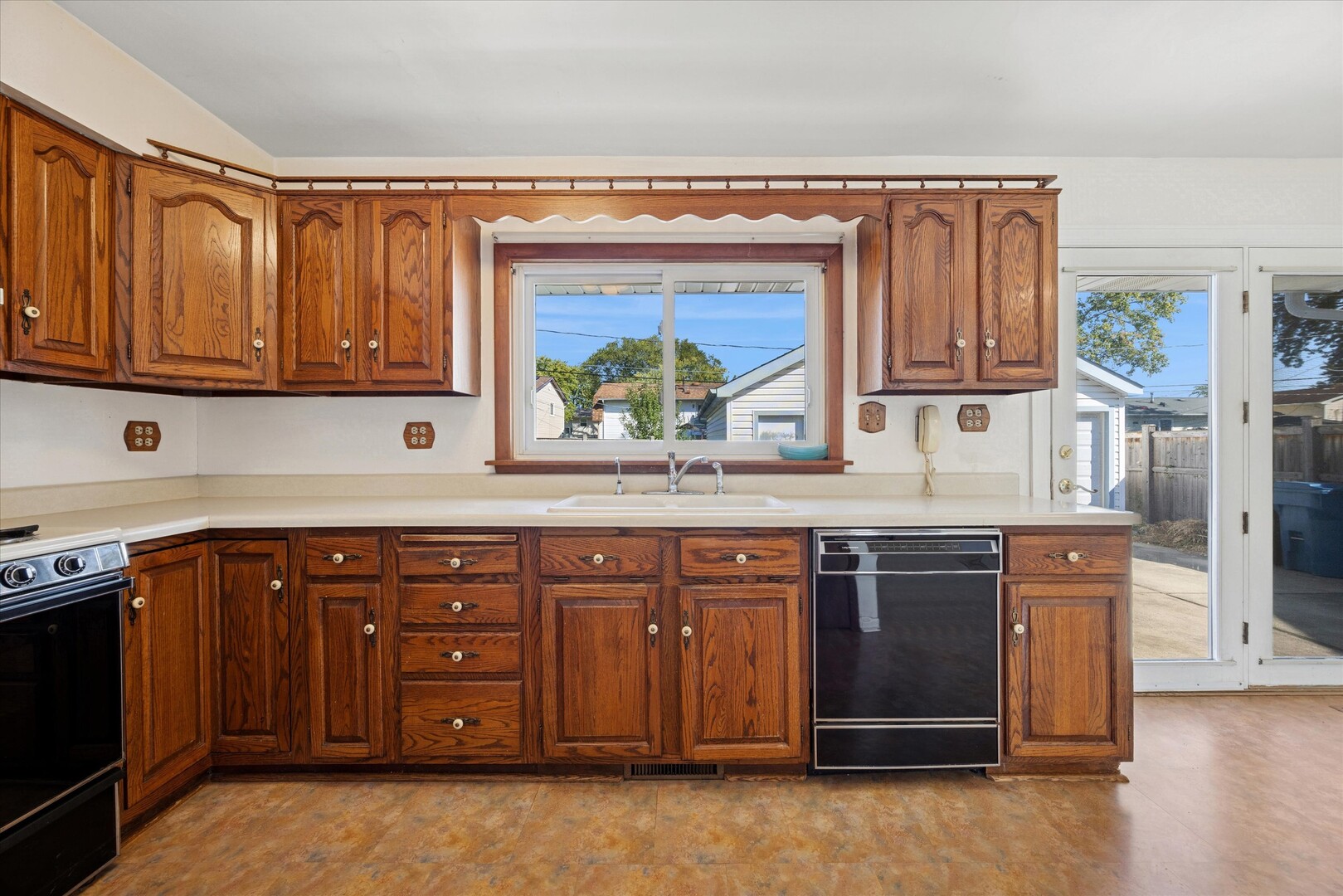 68 W Altgeld Avenue, Glendale Heights, IL 60139