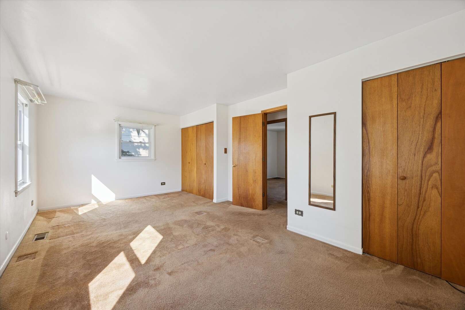 68 W Altgeld Avenue, Glendale Heights, IL 60139