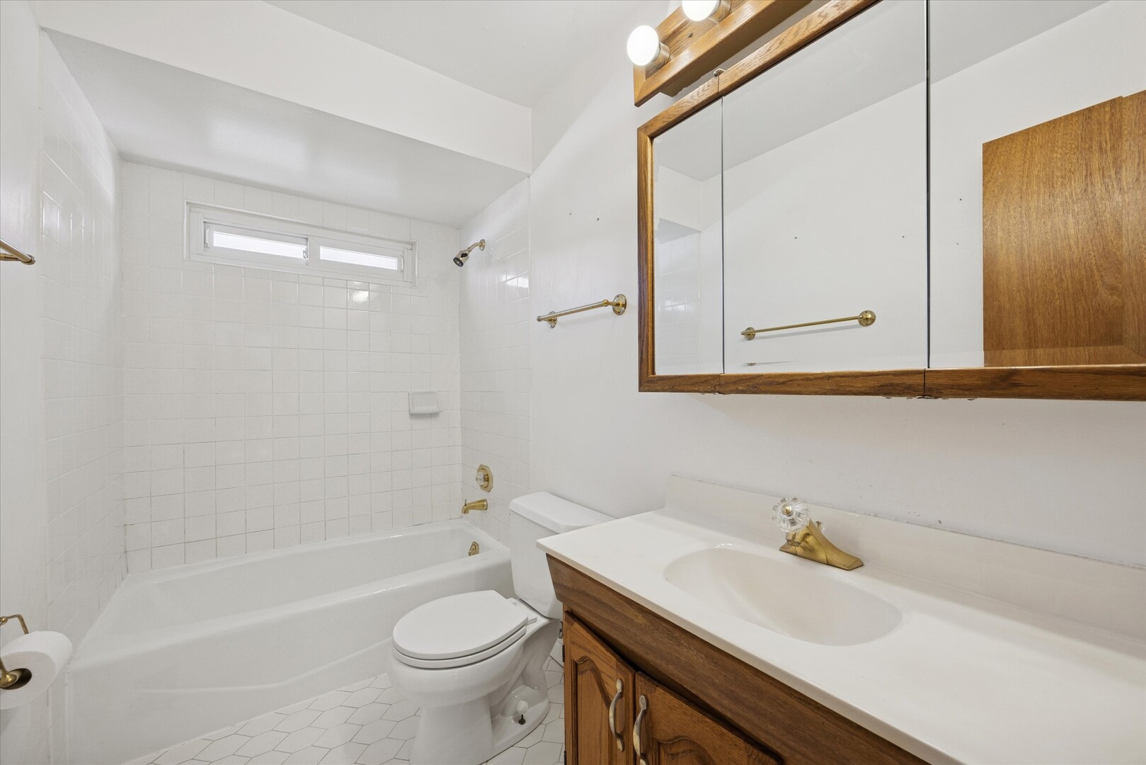 68 W Altgeld Avenue, Glendale Heights, IL 60139