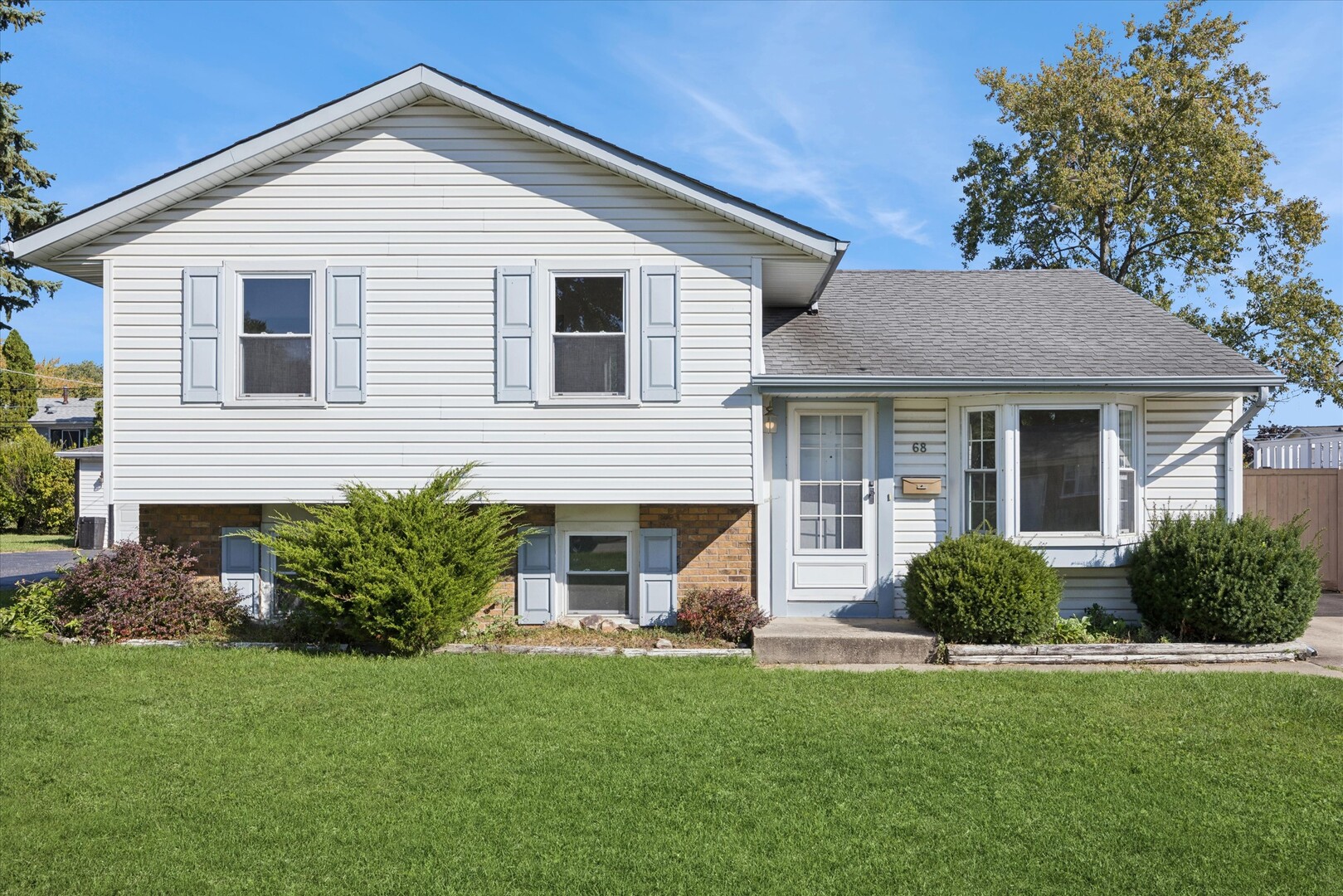 68 W Altgeld Avenue, Glendale Heights, IL 60139