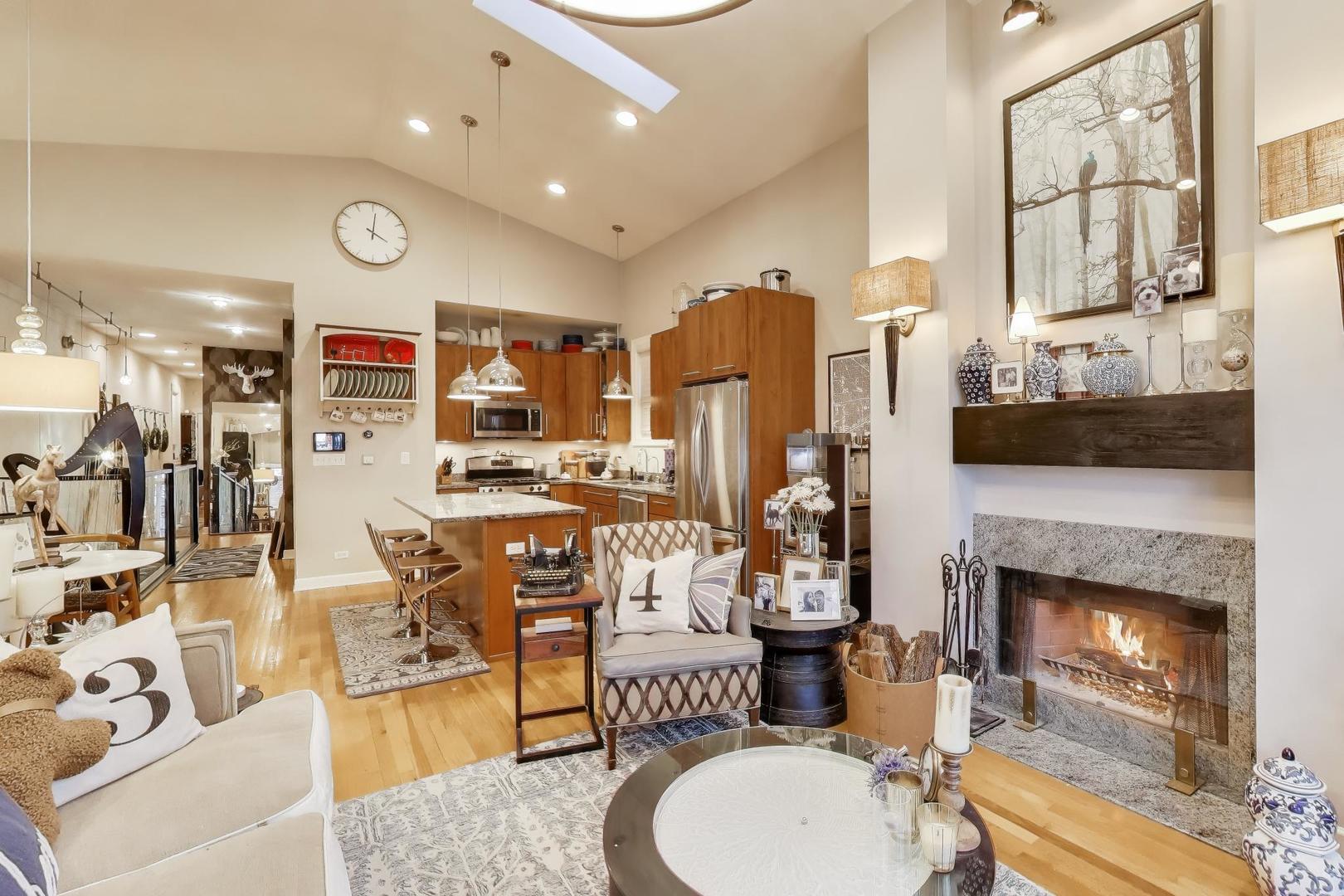 3015 N Damen Avenue #3, Chicago, IL 60618