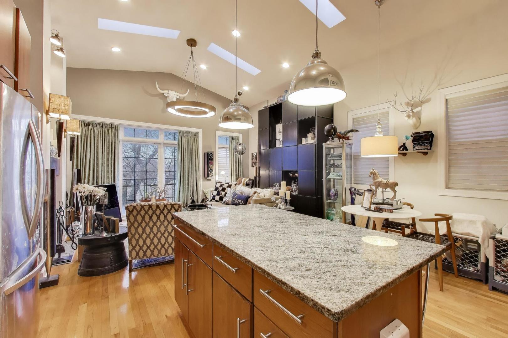 3015 N Damen Avenue #3, Chicago, IL 60618