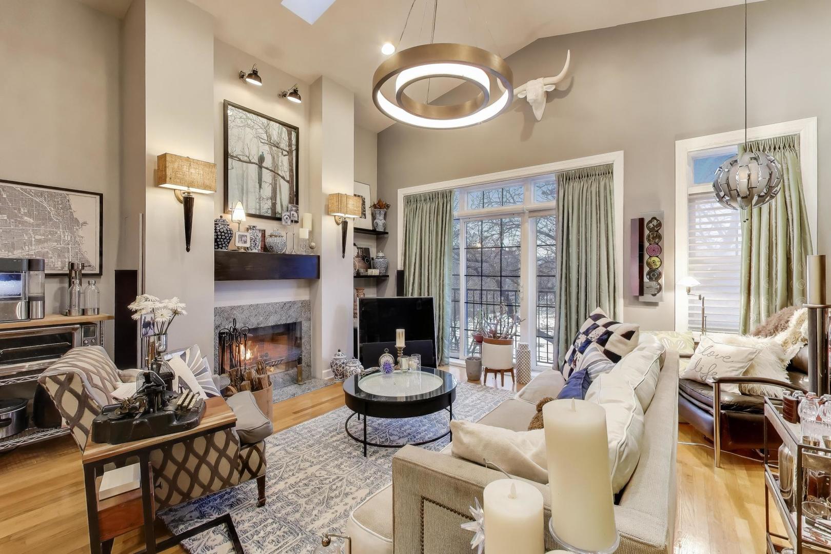 3015 N Damen Avenue #3, Chicago, IL 60618