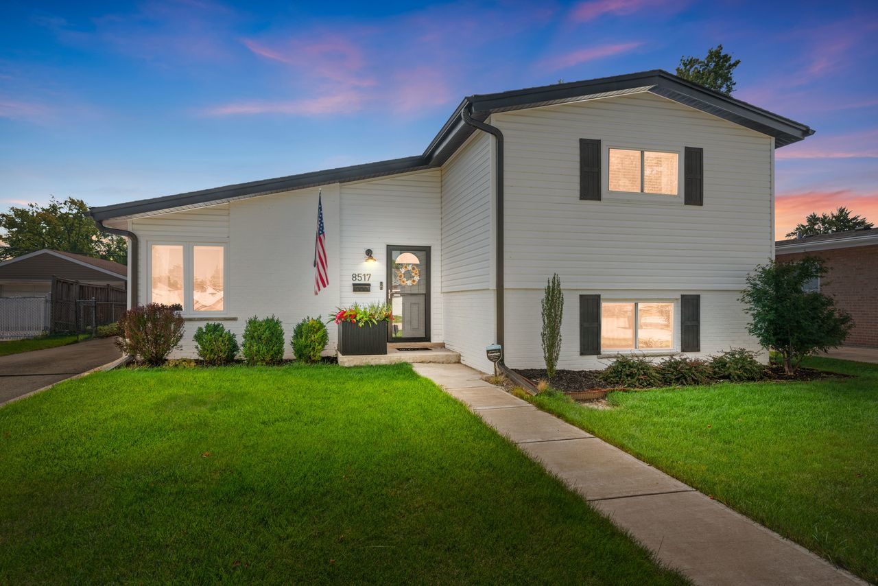 8517 W Madison Drive, Niles, IL 60714
