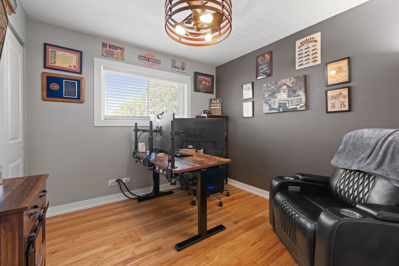 8517 W Madison Drive, Niles, IL 60714