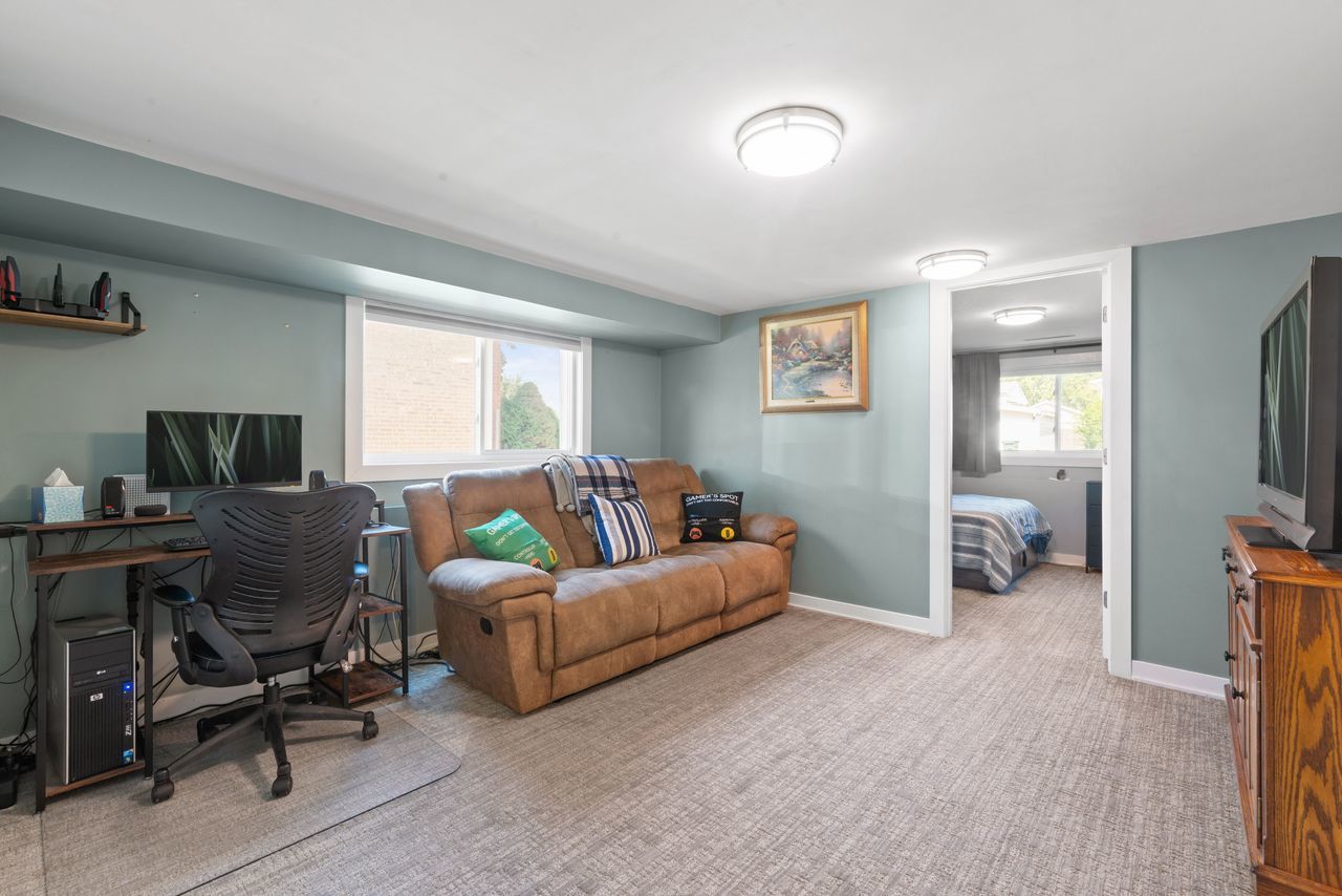 8517 W Madison Drive, Niles, IL 60714