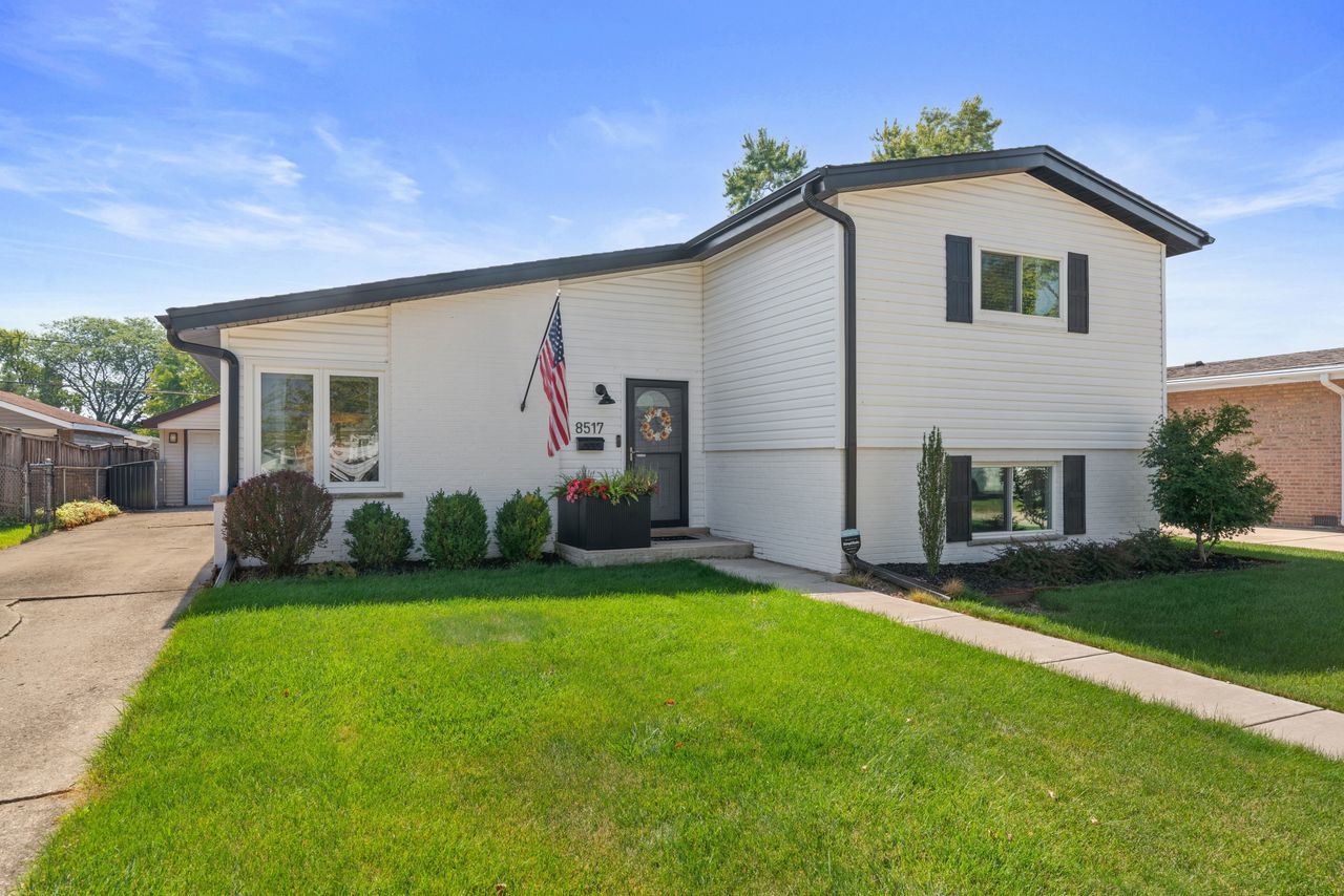 8517 W Madison Drive, Niles, IL 60714