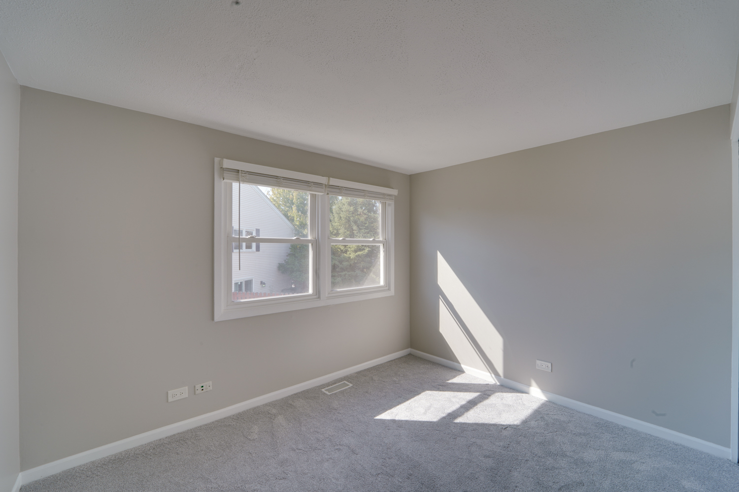 1883 Jamestown Circle, Hoffman Estates, IL 60169