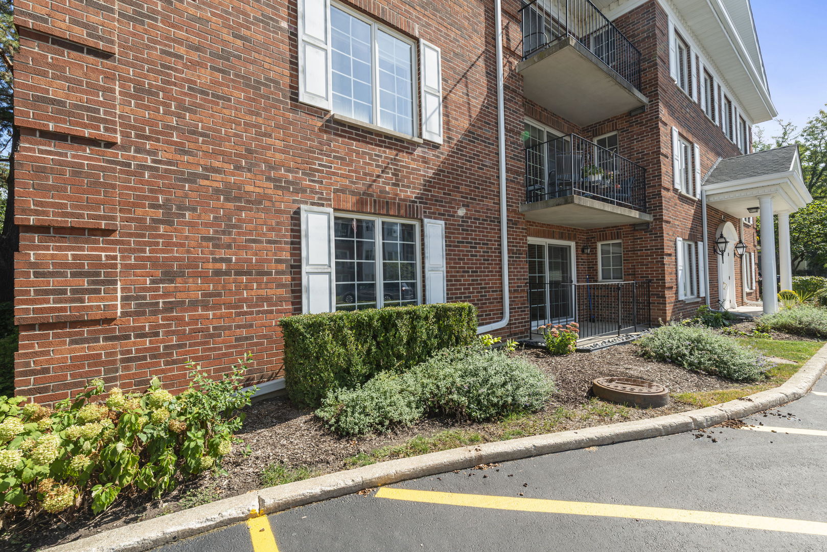322 Park Avenue #2A, Clarendon Hills, IL 60514