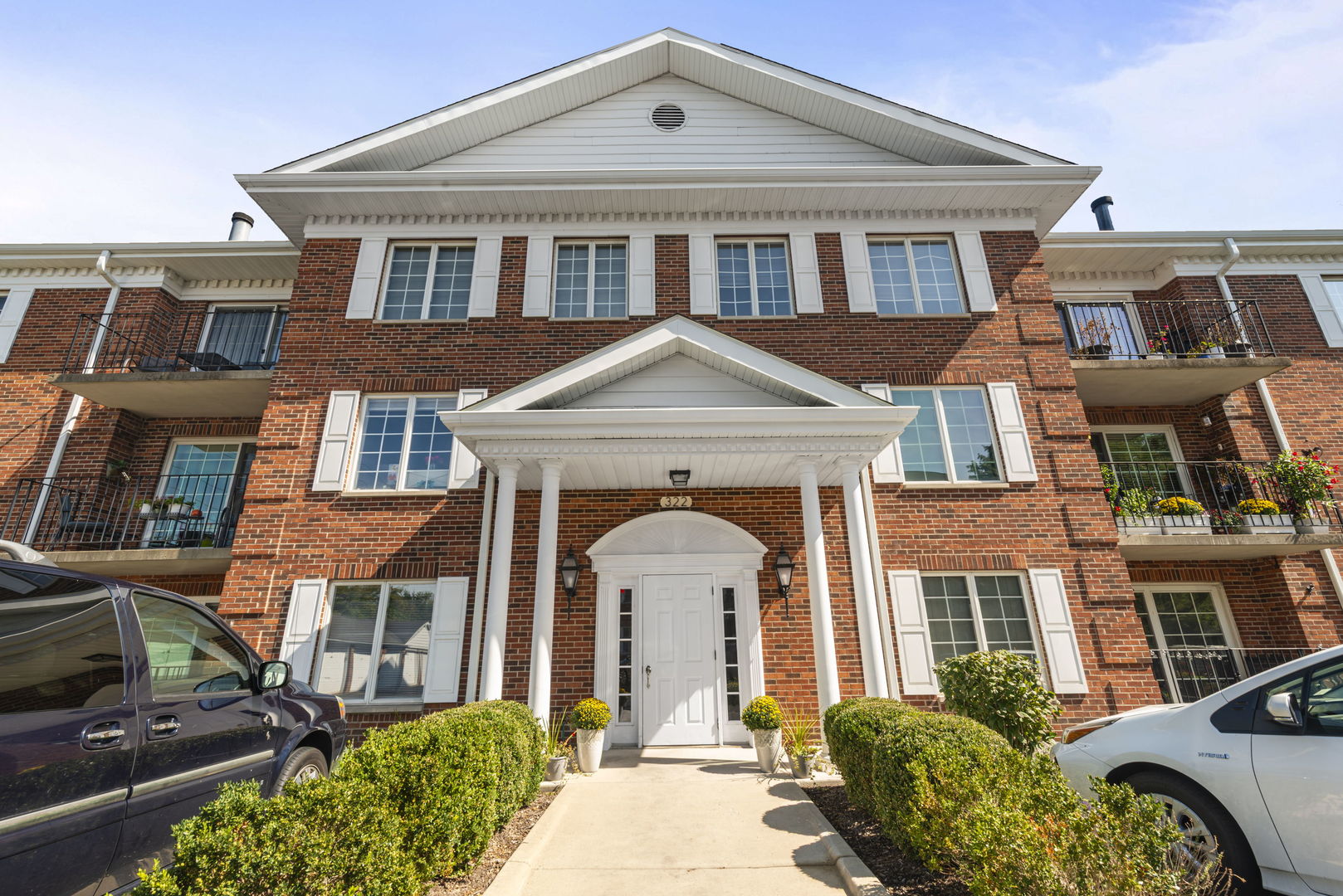 322 Park Avenue #2A, Clarendon Hills, IL 60514